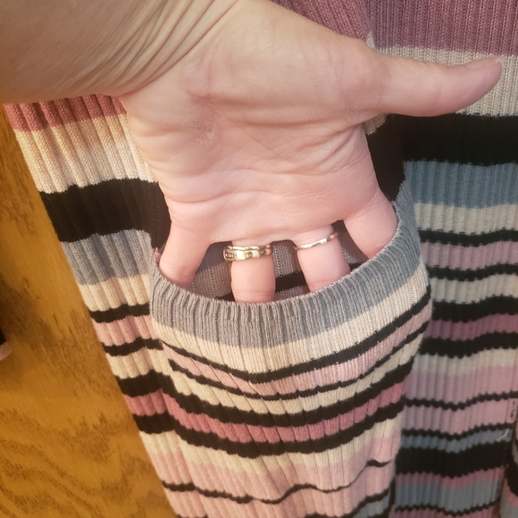 Gorgeous, long sleeve, cardigan. Open front, 2 pockets. Excellent condition - Picture 5 of 7